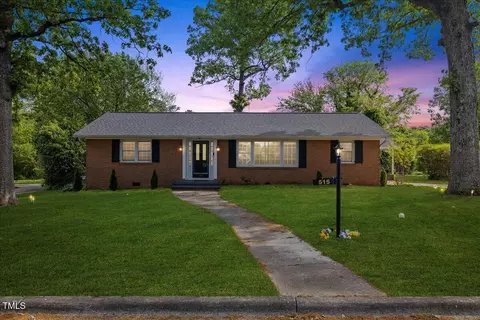 515 Oakwood Ln, Graham, NC 27253