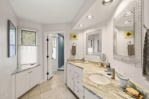 Bath - 1024 W Markham Ave, Durham, NC 27701 photo 1 of 4