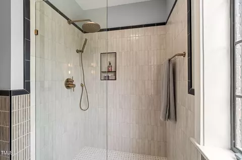 Bath - 1024 W Markham Ave, Durham, NC 27701 photo 4 of 4