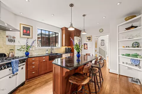 Kitchen - 1024 W Markham Ave, Durham, NC 27701 photo 2 of 4
