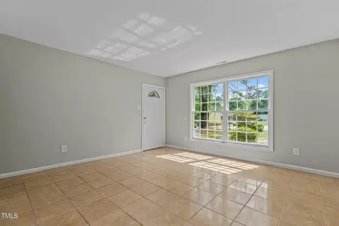Living - 108 Deepwood Cir, Garner, NC 27529 photo 2 of 3