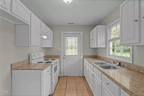 Kitchen - 108 Deepwood Cir, Garner, NC 27529 photo 1 of 2