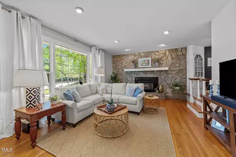 305 Clarendon Cres, Raleigh, NC 27610