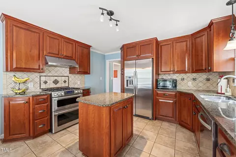 Kitchen - 140 Crystal Pl, Benson, NC 27504 photo 3 of 4