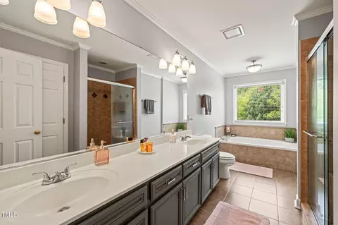 Bath - 140 Crystal Pl, Benson, NC 27504 photo 3 of 5