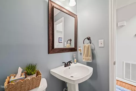 Bath - 140 Crystal Pl, Benson, NC 27504 photo 2 of 5