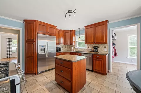 Kitchen - 140 Crystal Pl, Benson, NC 27504 photo 4 of 4