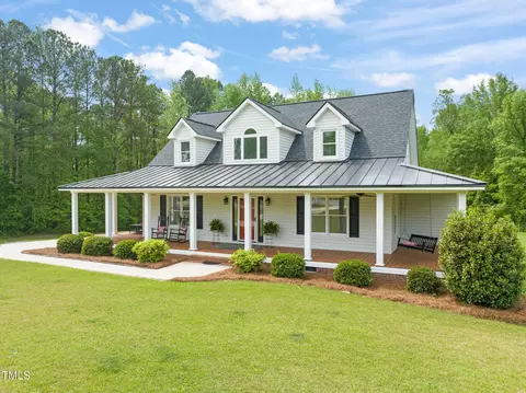 Exterior - 140 Crystal Pl, Benson, NC 27504 photo 3 of 13