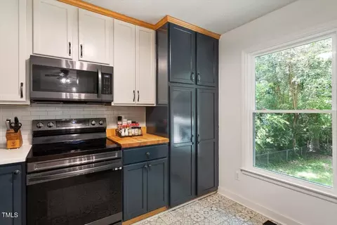Kitchen - 104 Argyle Ct, Garner, NC 27529 photo 4 of 4