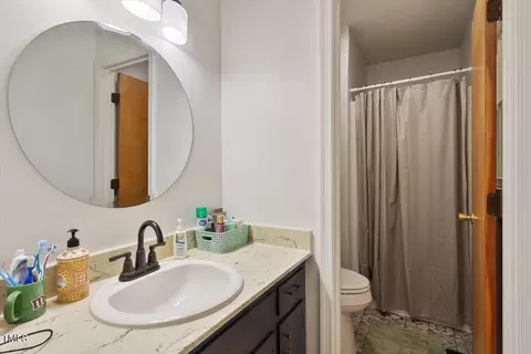 Bath - 104 Argyle Ct, Garner, NC 27529 photo 2 of 3