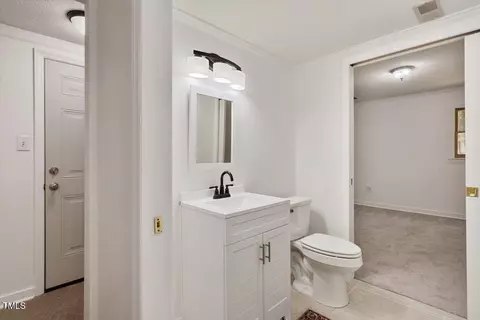 Bath - 104 Argyle Ct, Garner, NC 27529 photo 3 of 3