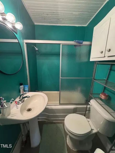 Bath - 514 E Lee St, Smithfield, NC 27577 photo 1 of 1