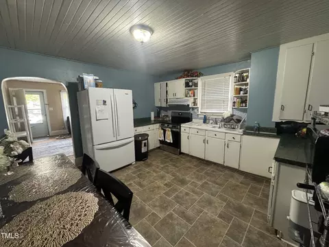 Kitchen - 514 E Lee St, Smithfield, NC 27577 photo 2 of 2