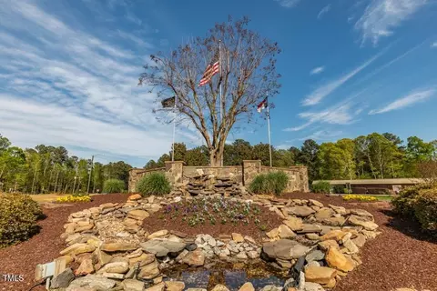 106 Iriquois Dr, Louisburg, NC 27549