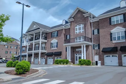 800 Gathering Park Cir #204, Cary, NC 27519