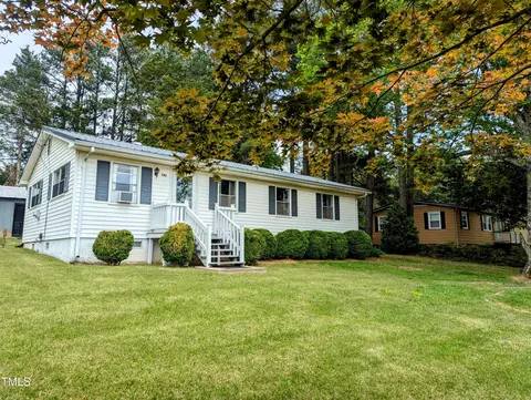 702 Roark St, Chase City, VA 23924