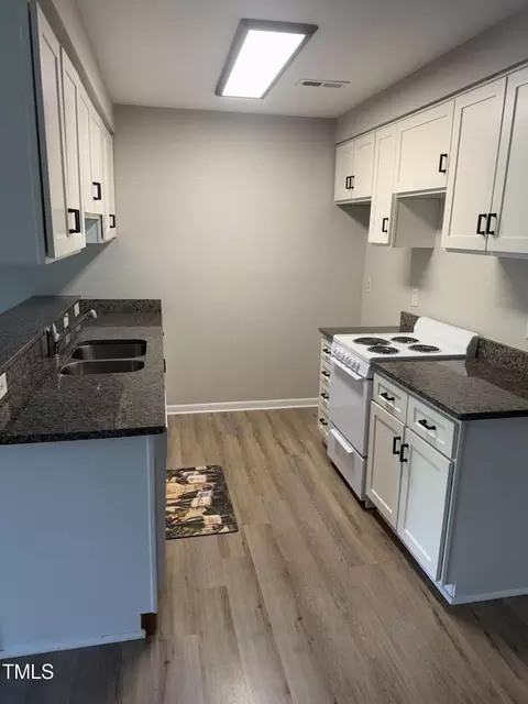 3049 Huntleigh Dr, Raleigh, NC 27604