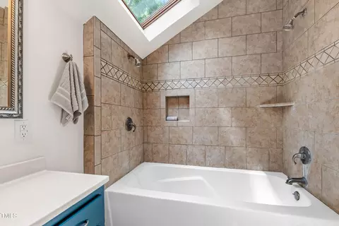 Bath - 1915 Redding Ln, Durham, NC 27712 photo 2 of 6