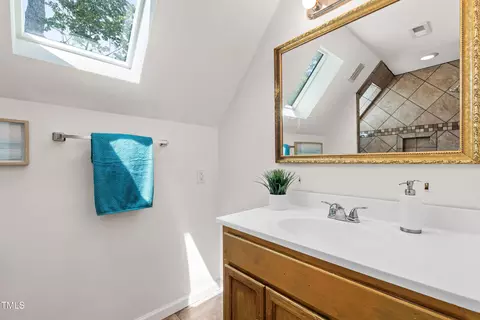 Bath - 1915 Redding Ln, Durham, NC 27712 photo 5 of 6