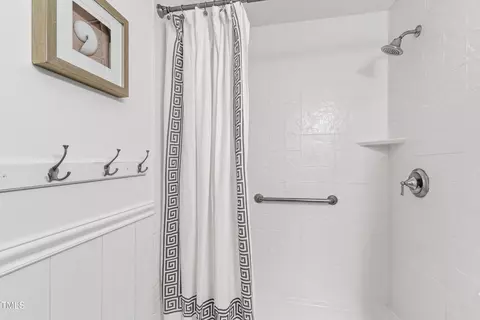 Bath - 1915 Redding Ln, Durham, NC 27712 photo 4 of 6