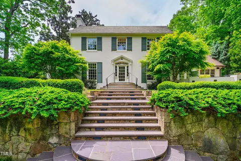 220 Glandon Dr, Chapel Hill, NC 27514