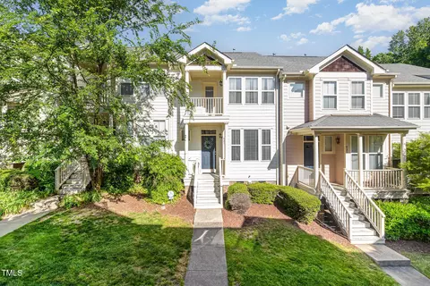 521 Village Loop Dr, Apex, NC 27502