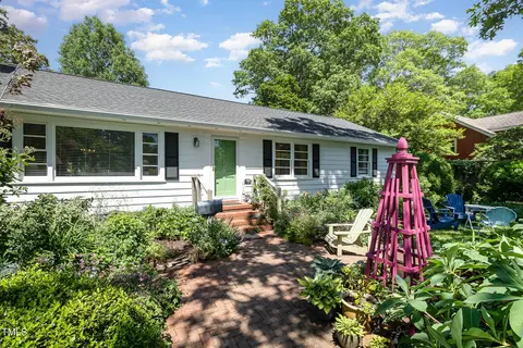 708 W Main St, Carrboro, NC 27510