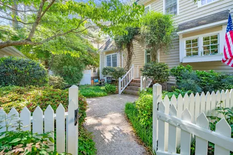 1712 Briarforest Pl, Raleigh, NC 27615