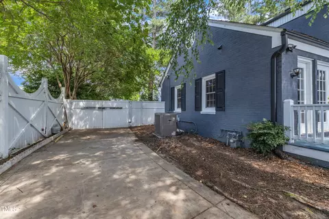 Exterior - 300 S Pine St, Benson, NC 27504 photo 13 of 14