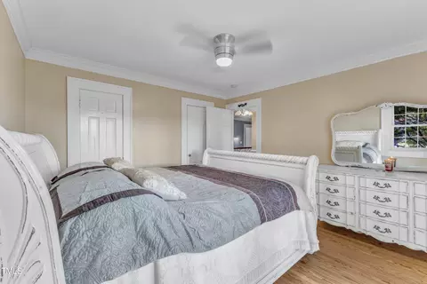 Bedroom - 300 S Pine St, Benson, NC 27504 photo 3 of 5