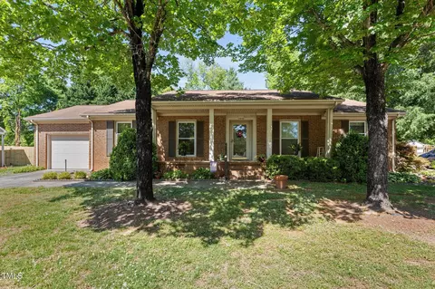 1612 Regency Dr, Burlington, NC 27215