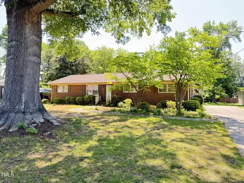 2710 Delaney Dr, Burlington, NC 27215