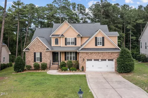 200 Heather Brook Cir, Spring Lake, NC 28390