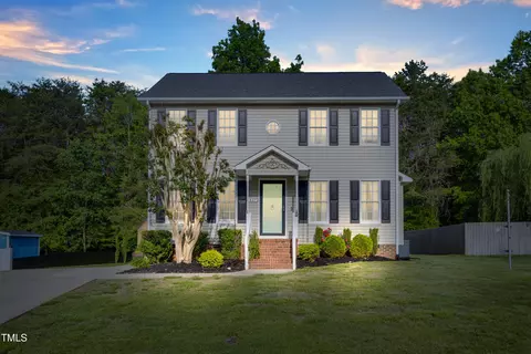 827 Lockesley Ln, Burlington, NC 27217