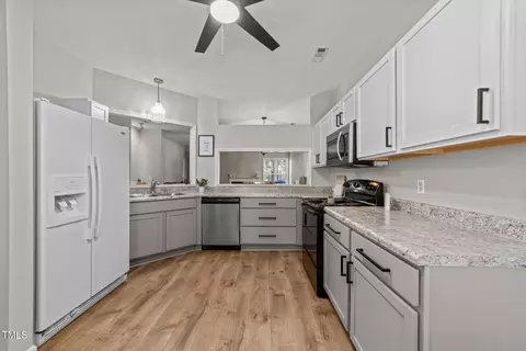 6120 Sunpointe Dr #102, Raleigh, NC 27606