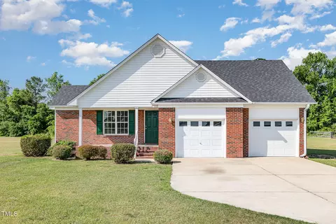 2919 Hayfield Rd, Wade, NC 28395