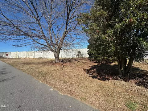 401 Montcrest Dr, Kernersville, NC 27284
