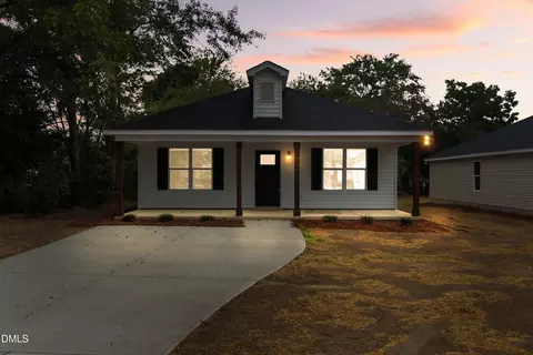 211 E Washington St, Coats, NC 27521 photo 2