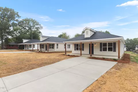 229 E Washington St, Coats, NC 27521 photo 3
