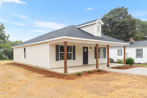 229 E Washington St, Coats, NC 27521 photo 4