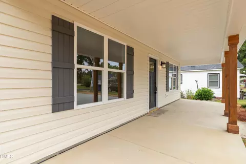 229 E Washington St, Coats, NC 27521 photo 5