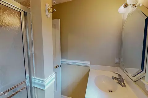 Bath - 1509 Logan St, Durham, NC 27704 photo 8 of 10