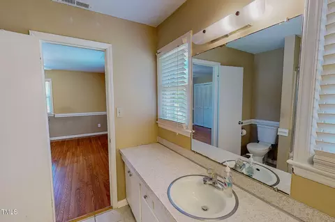 Bath - 1509 Logan St, Durham, NC 27704 photo 6 of 10