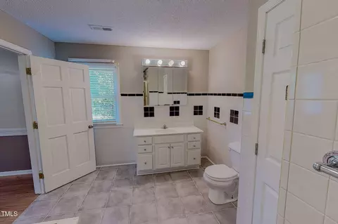 Bath - 1509 Logan St, Durham, NC 27704 photo 4 of 10