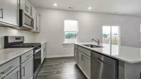 Kitchen - 704 Comice Pear Way, Willow Spring, NC 27592 photo 4 of 6