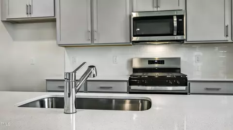 Kitchen - 704 Comice Pear Way, Willow Spring, NC 27592 photo 5 of 6