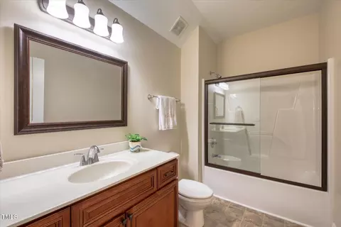 Bath - 121 Bridgegate Dr, Cary, NC 27519 photo 5 of 5