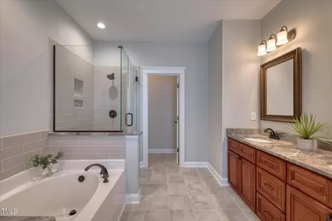 Bath - 121 Bridgegate Dr, Cary, NC 27519 photo 2 of 5