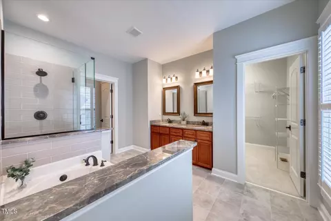 Bath - 121 Bridgegate Dr, Cary, NC 27519 photo 4 of 5