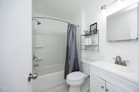 Bath - 55 Willow Bridge Dr, Durham, NC 27707 photo 2 of 3